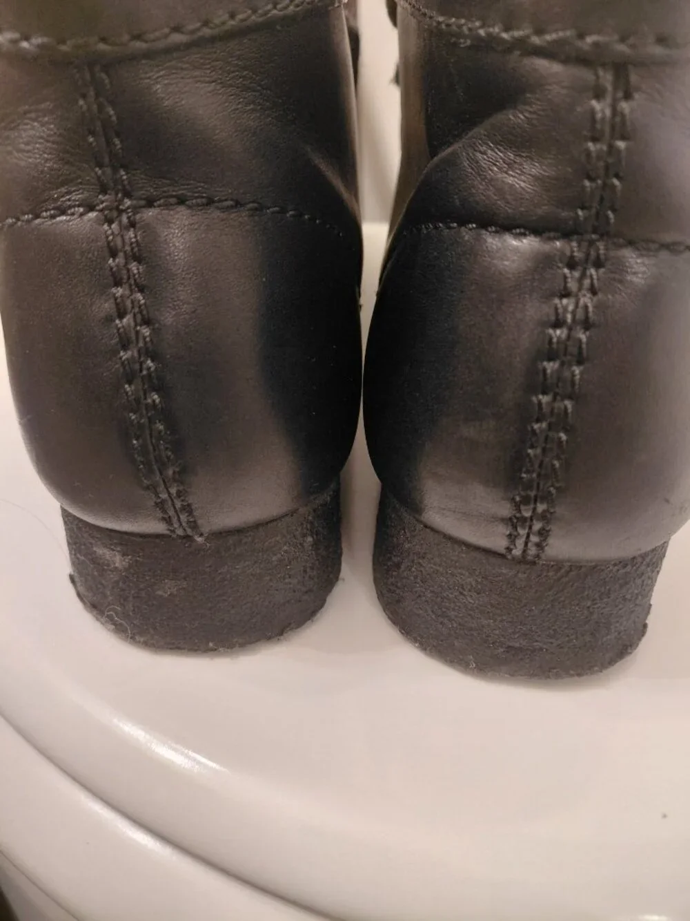 Clarks leather all black Wallabees boots
